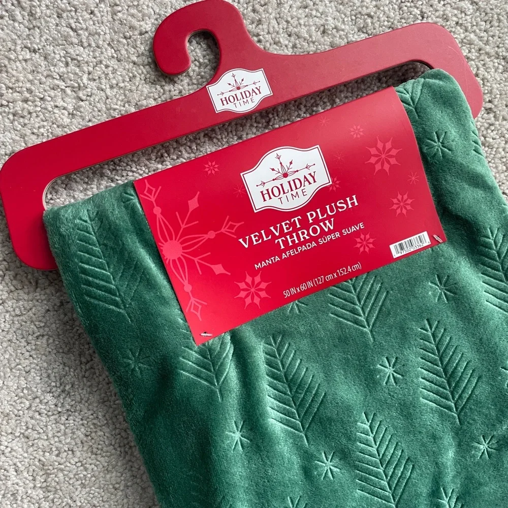 Holiday Time Green Velvet Plush Throw Blanket 50x60 NEW Christmas Tree Snowflake